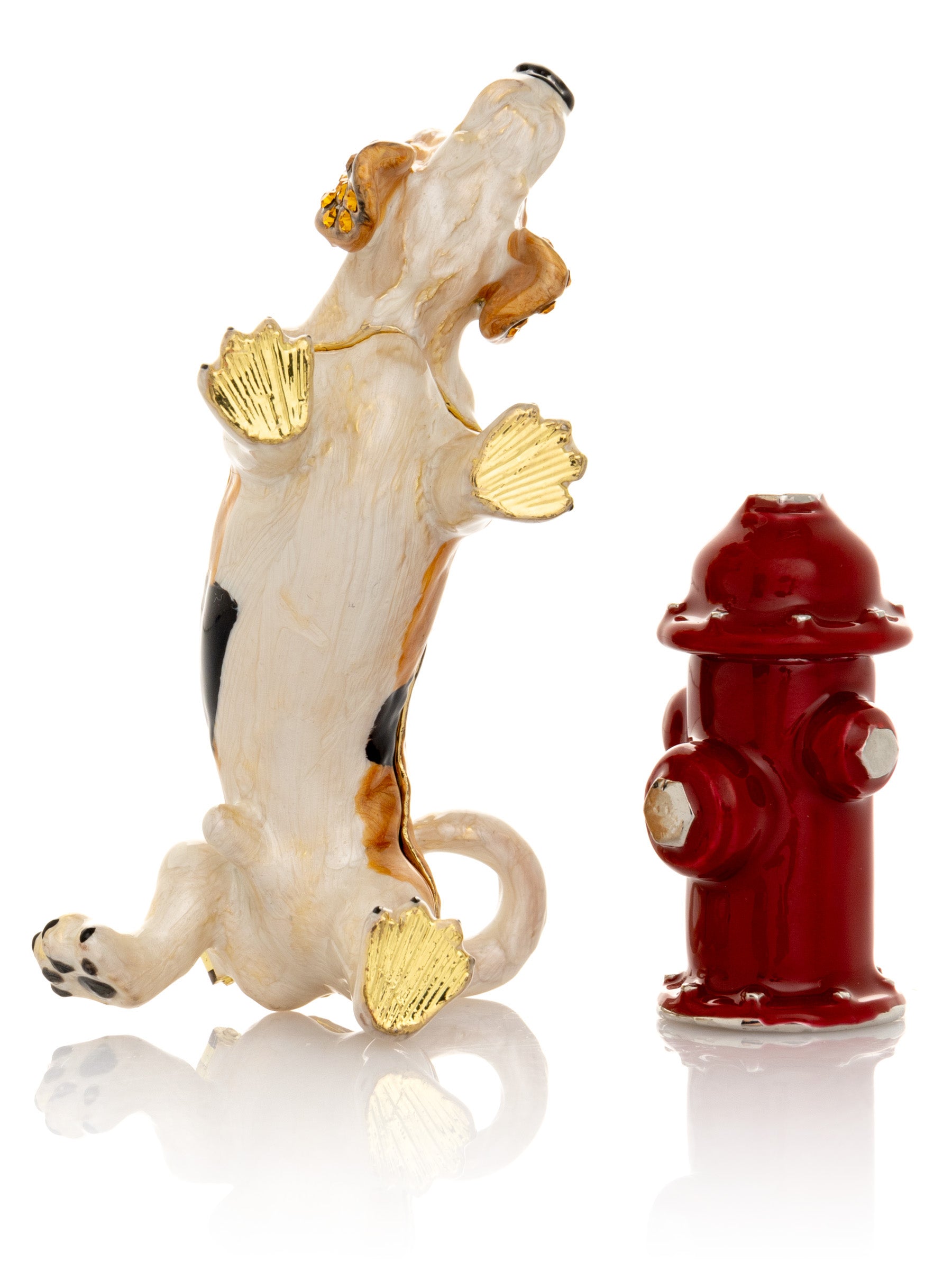 Keren Kopal Dog Peeing on Fire Hydrant