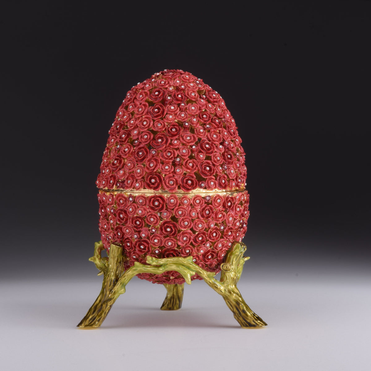 Œuf de Fabergé à fleurs rouges