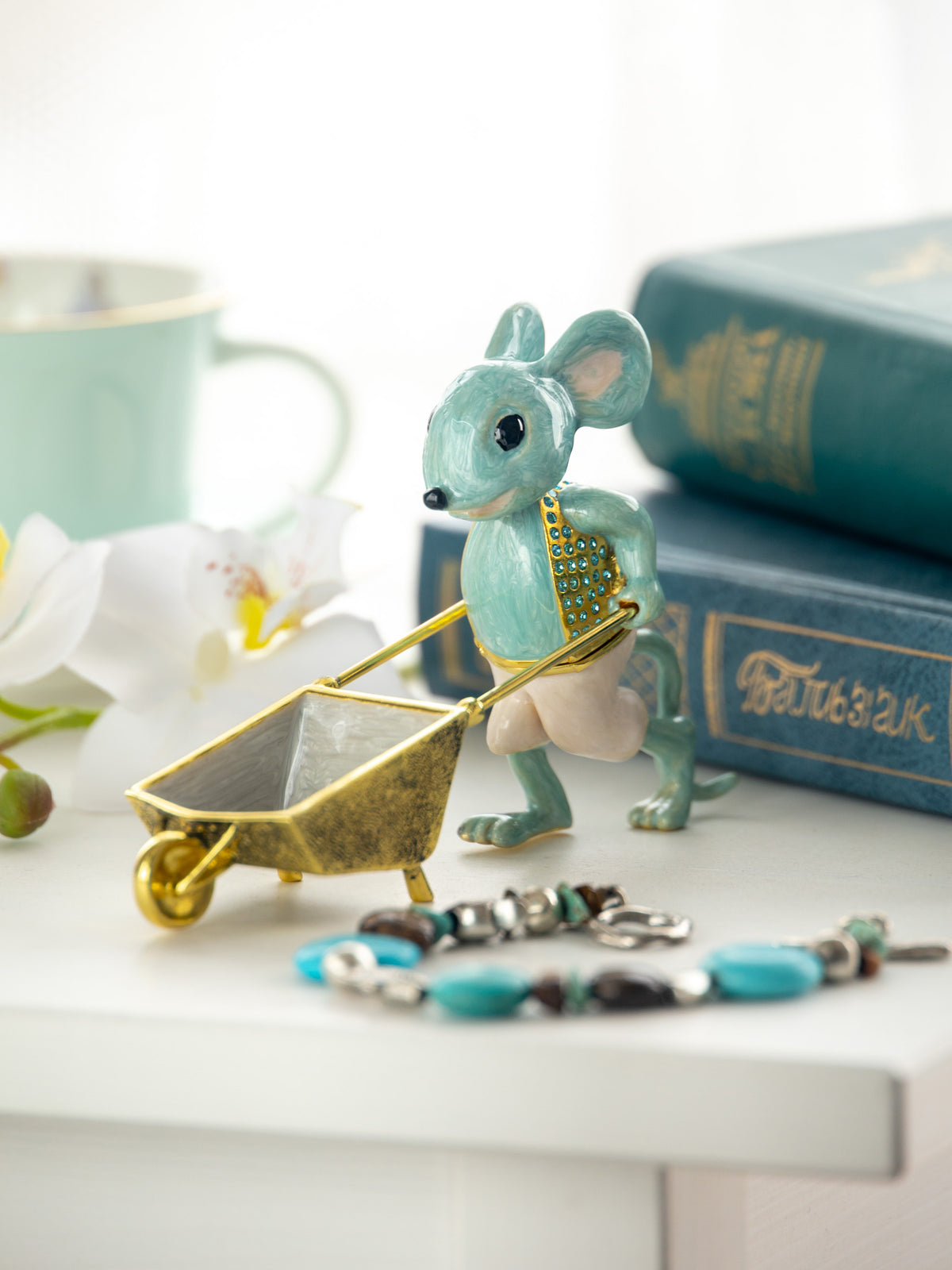 Keren Kopal Mouse with Wheelbarrow