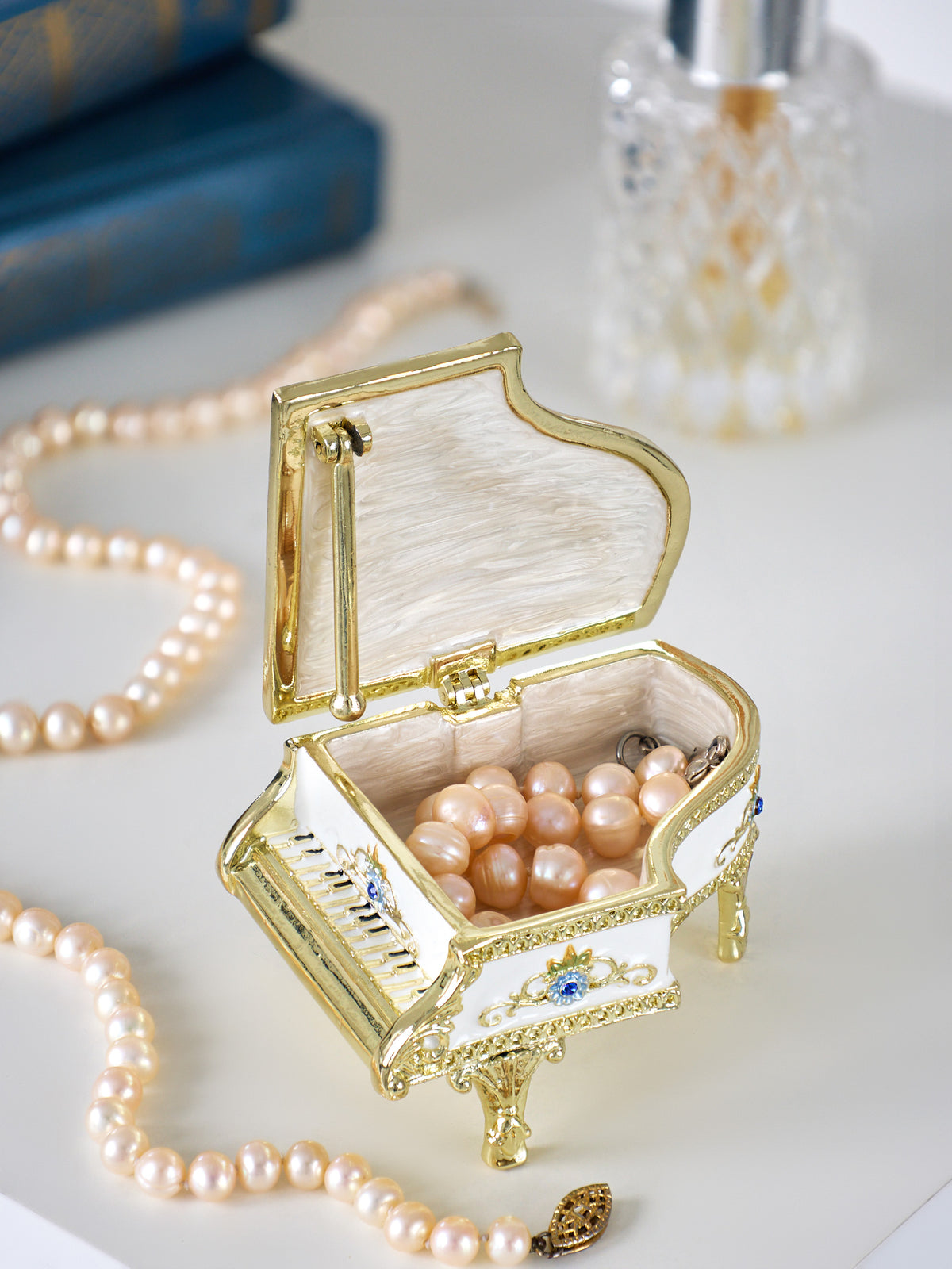 Keren Kopal White Piano