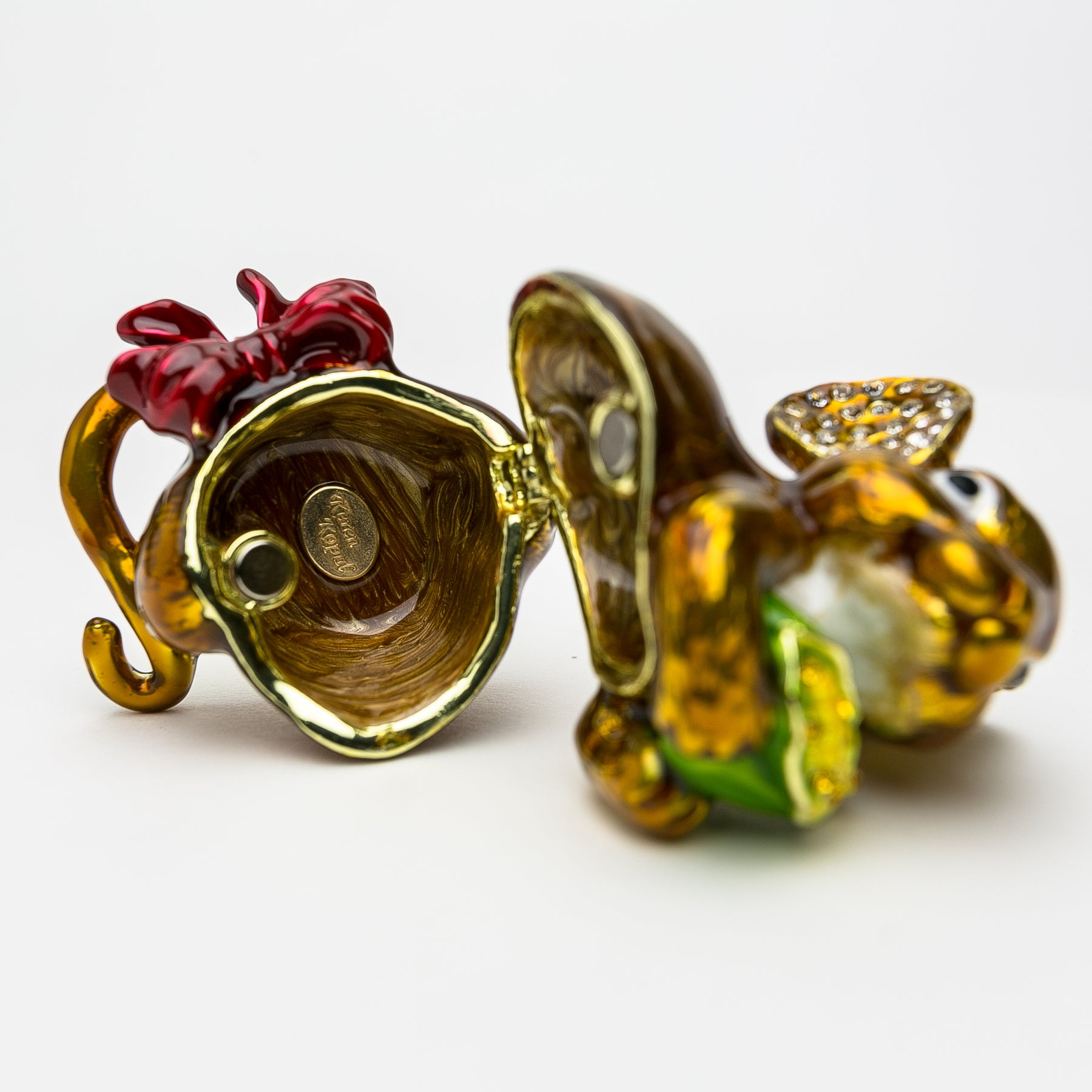 Keren Kopal Mouse Holding Flowers