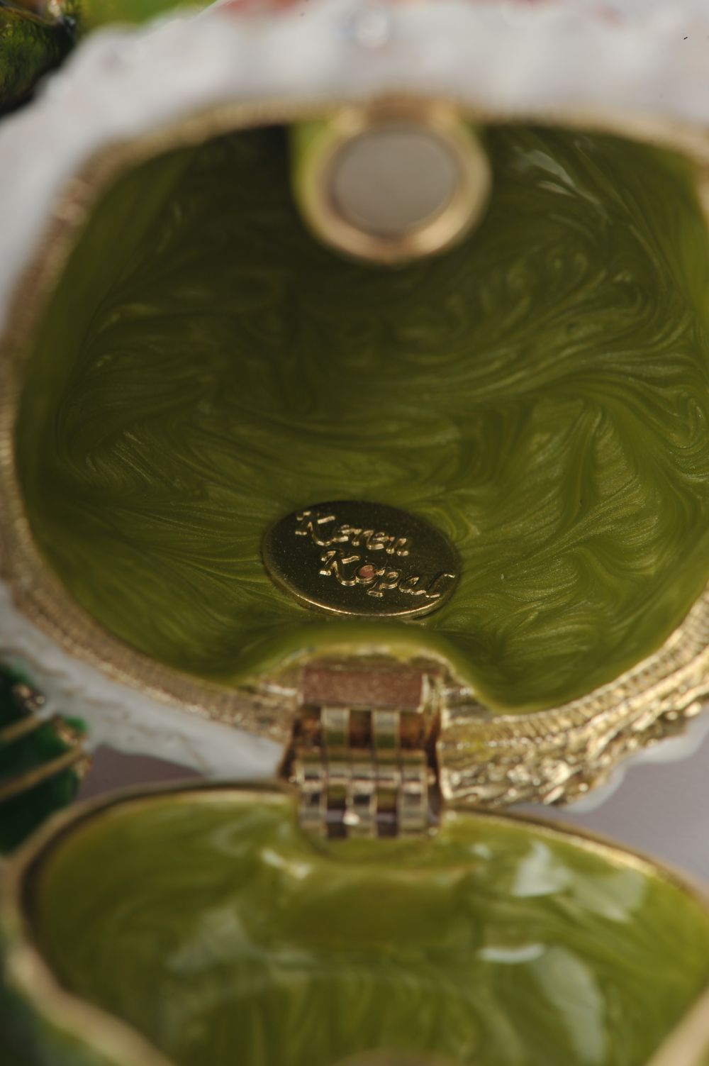 Keren Kopal Christmas Frog with Presents