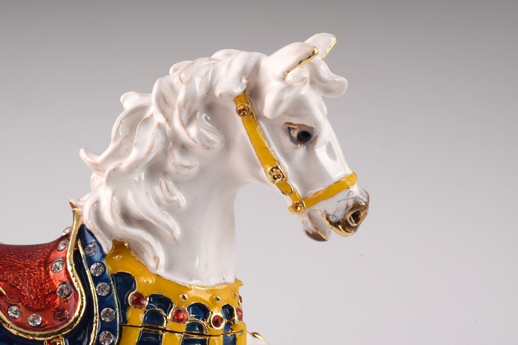 Keren Kopal Royal White Horse  81.50