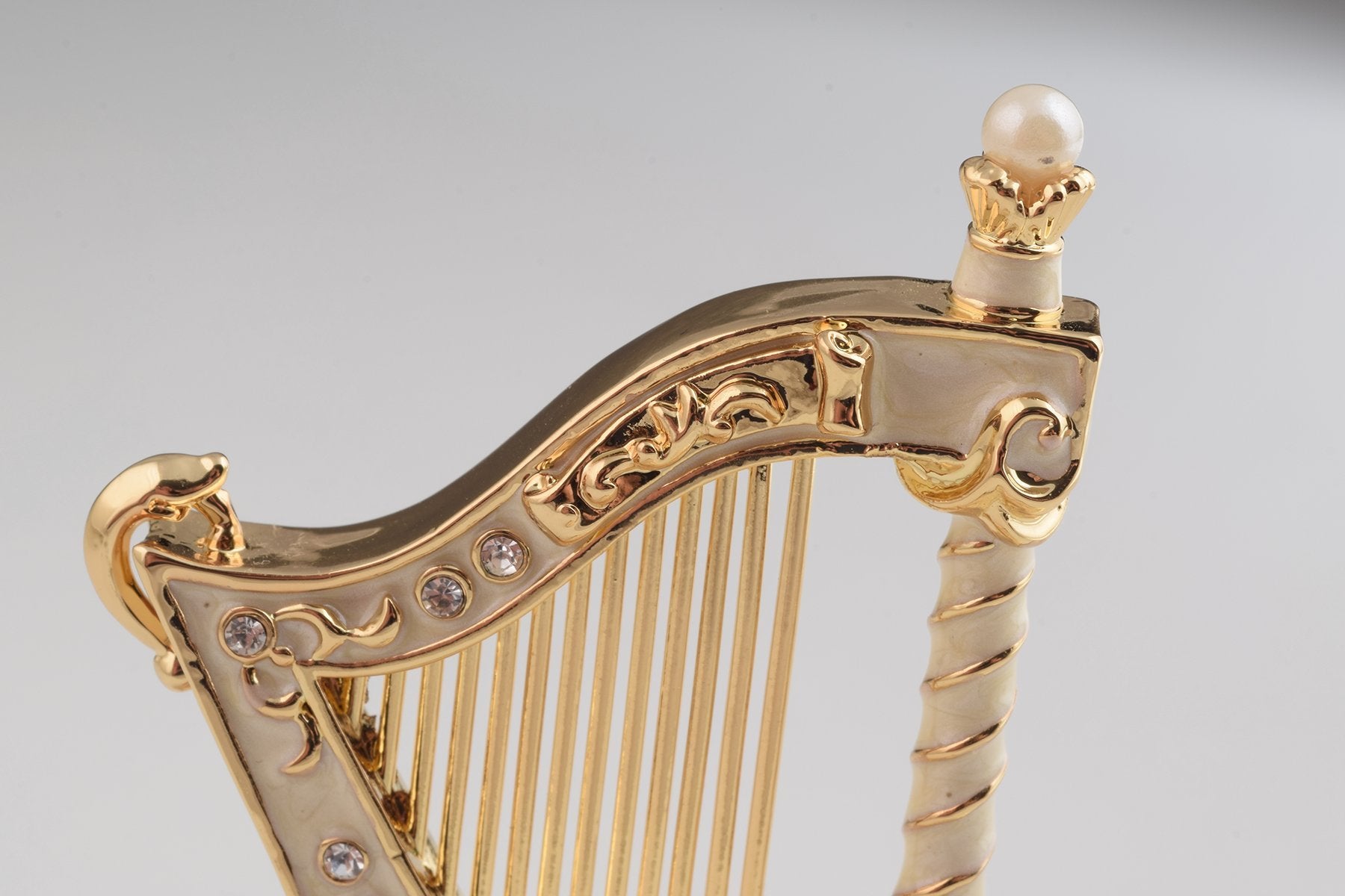 Keren Kopal White Harp