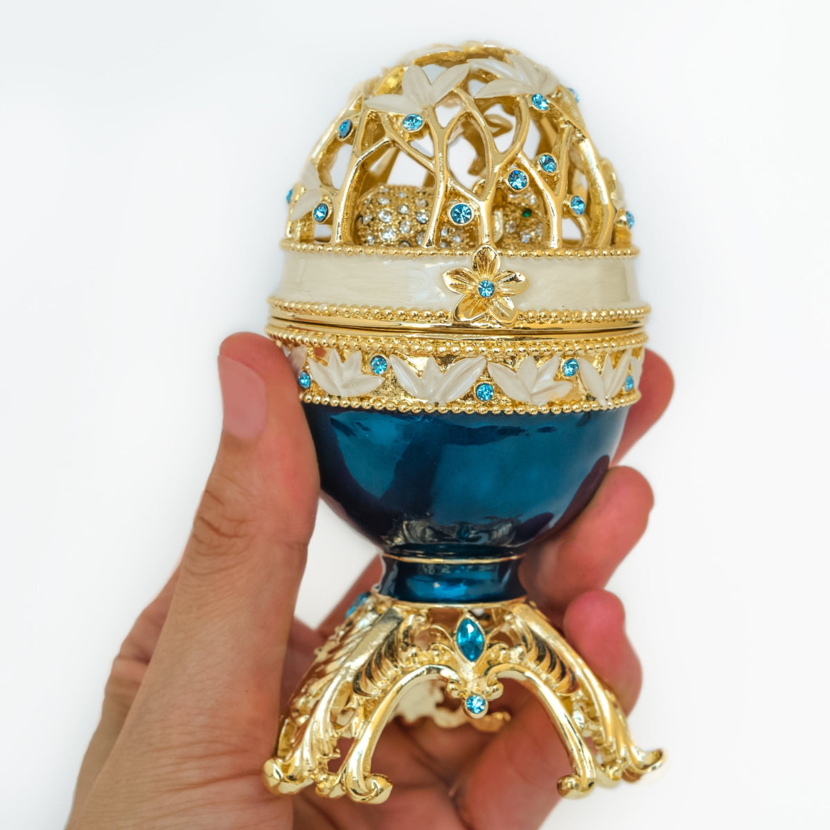 Goldenes blaues Fabergé-Ei mit einem goldenen Elefanten