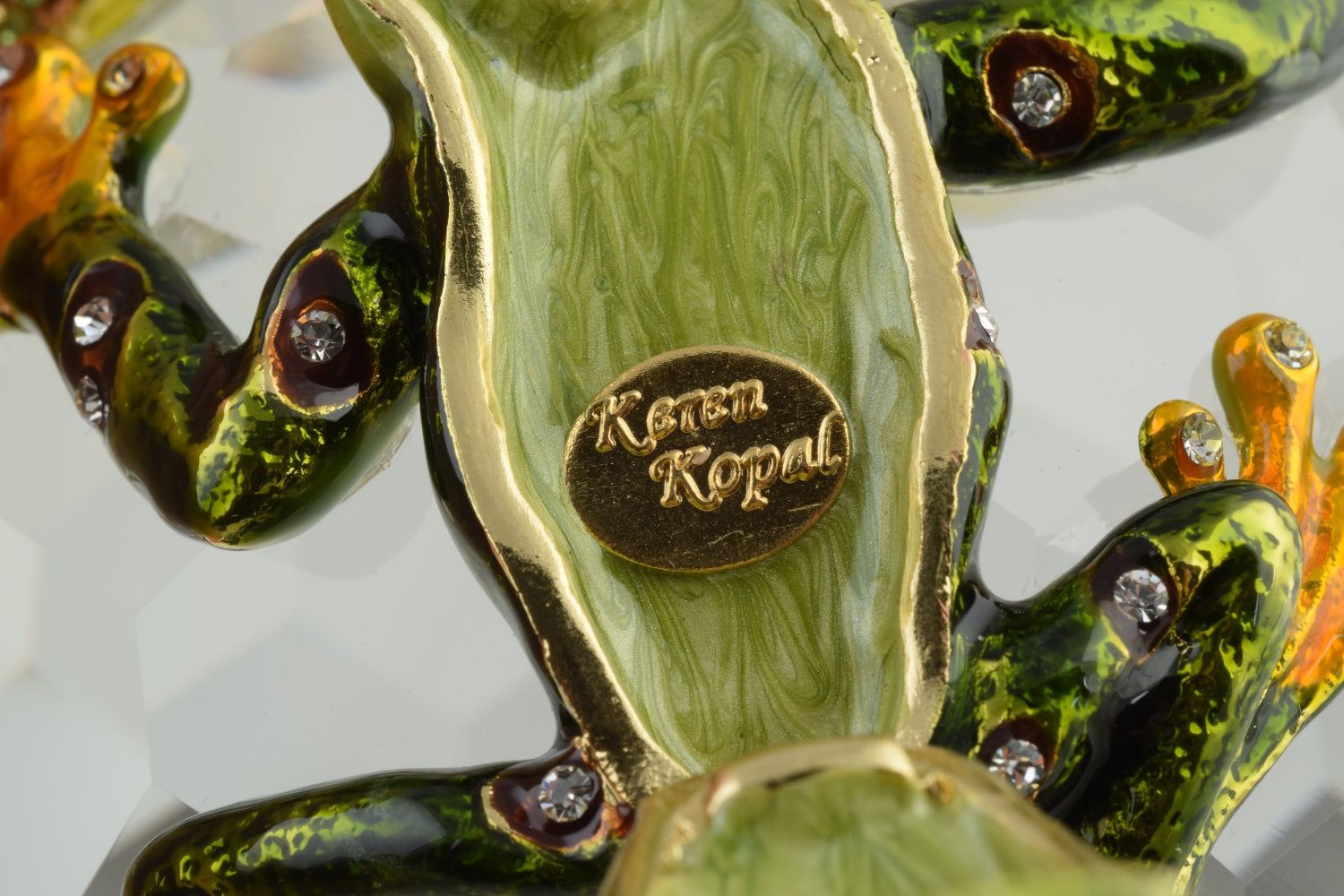 Keren Kopal Crystal Apple with a Green Frog on it