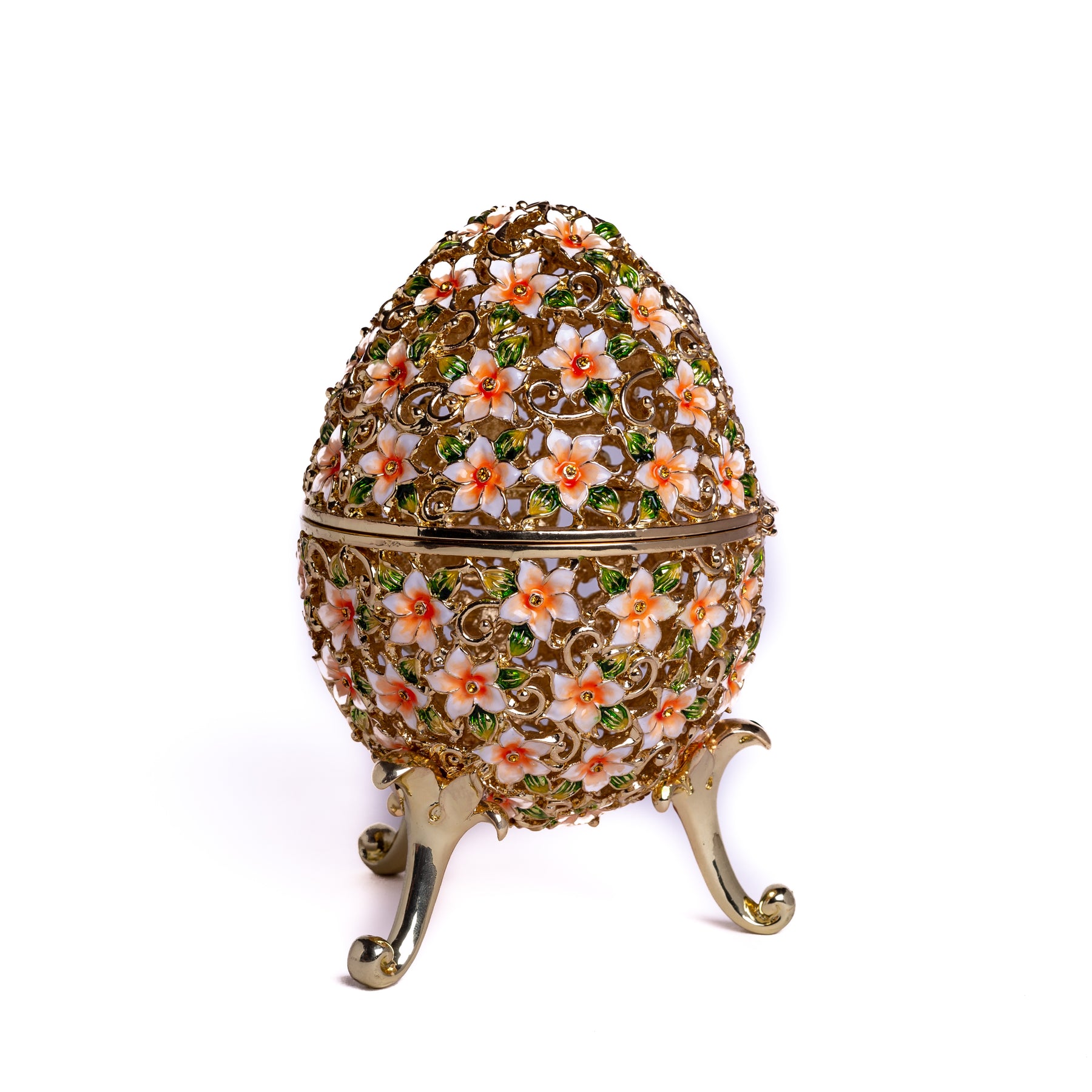 Œuf de Fabergé décoré avec des fleurs