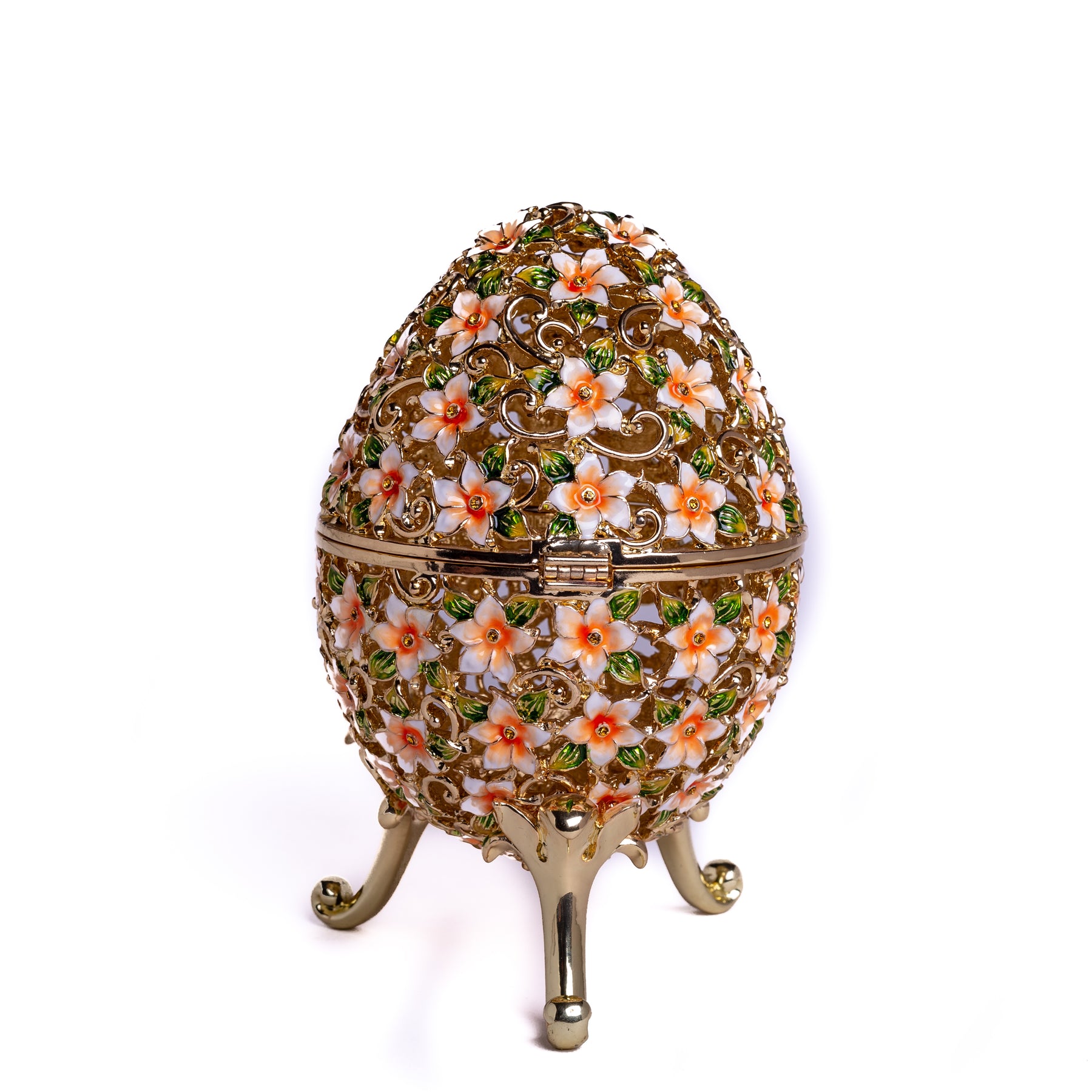 Œuf de Fabergé décoré avec des fleurs