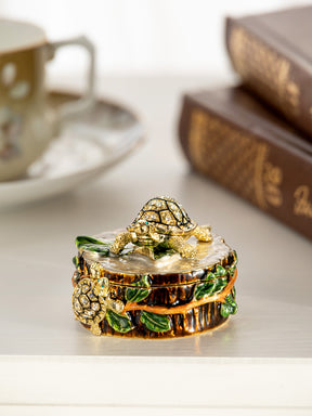 Keren Kopal Turtles on Tree Trunk