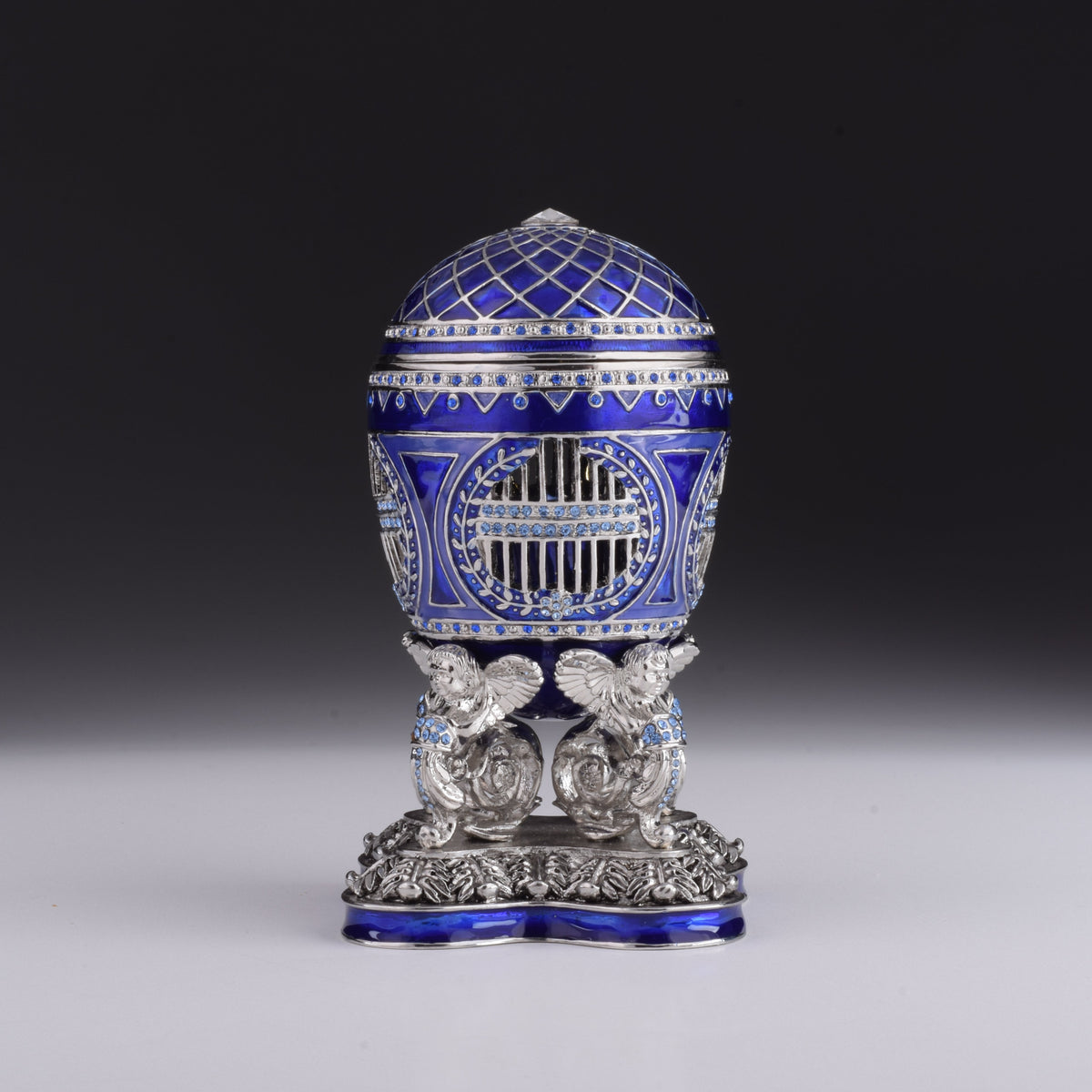 Синее пасхальное яйцо с всадником на лошади внутри