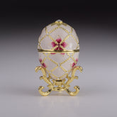 Weißes Ei mit Blumen und Harfe