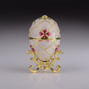 Weißes Ei mit Blumen und Harfe