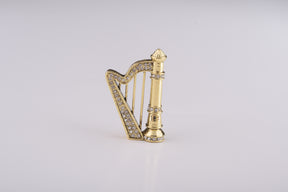 Weißes Ei mit Blumen und Harfe