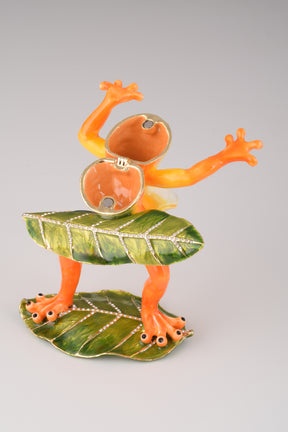 Keren Kopal Frog Playing on Keyboards