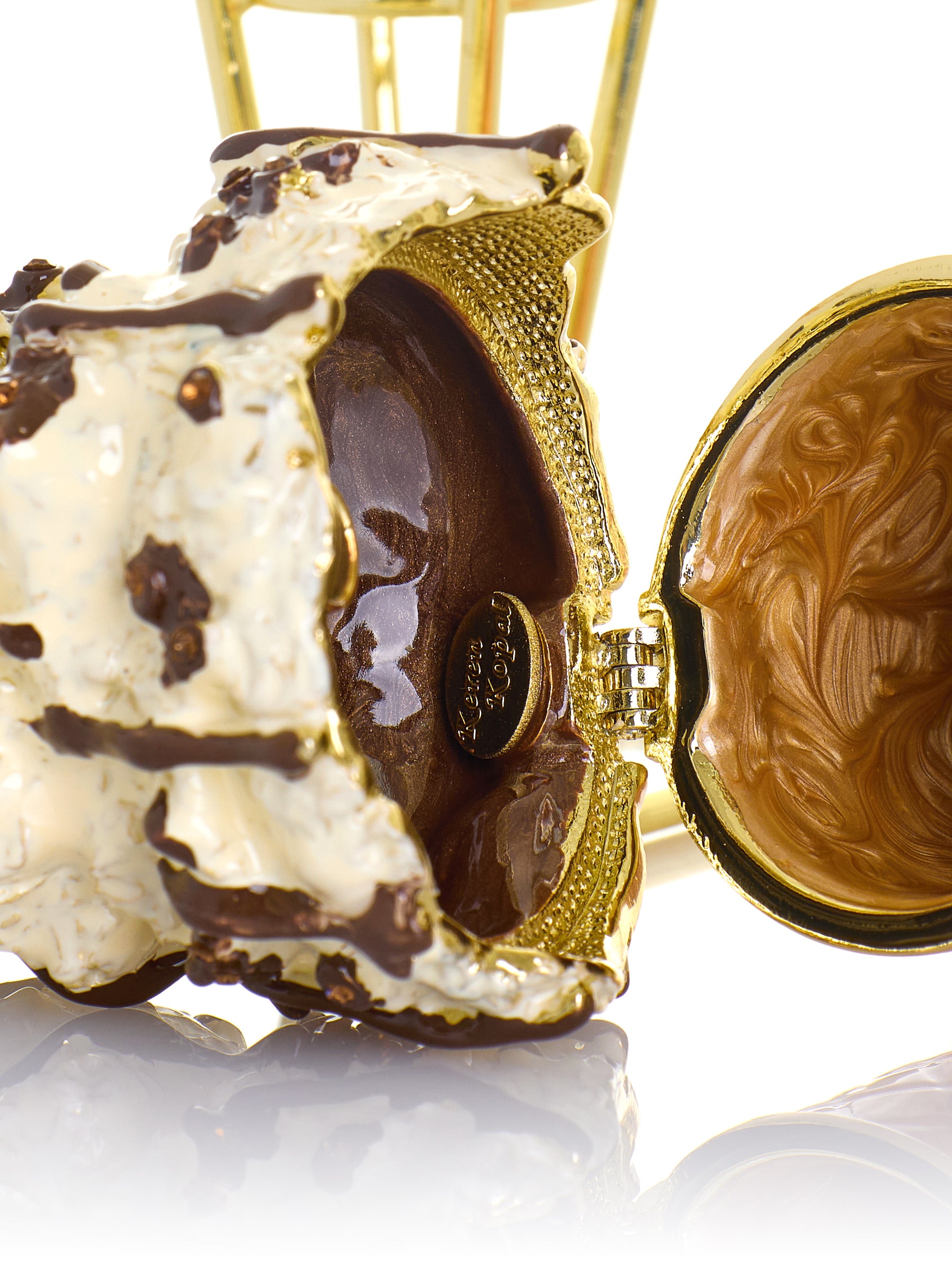Cookies & Cream Eistüte mit geschmolzenem dunklem Schokoladenfudge-Drizzle Schmuckkästchen