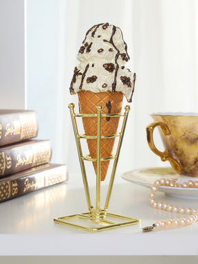 Cookies & Cream Eistüte mit geschmolzenem dunklem Schokoladenfudge-Drizzle Schmuckkästchen