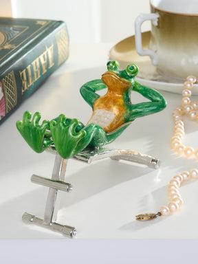 Keren Kopal Grüner Frosch beim Training auf der Bank Schmuckkästchen