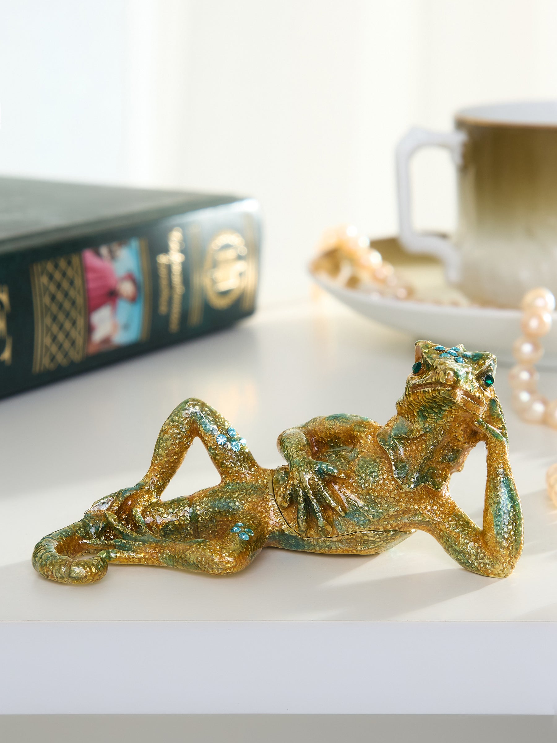 Chilling Lizard Trinket Box