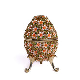 Œuf de Fabergé décoré avec des fleurs
