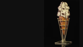 Cookies & Cream Eistüte mit geschmolzenem dunklem Schokoladenfudge-Drizzle Schmuckkästchen