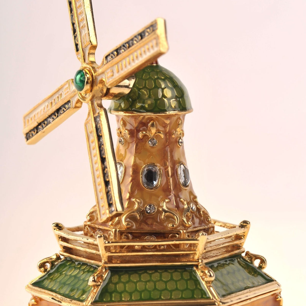 Grün goldene Windmühle
