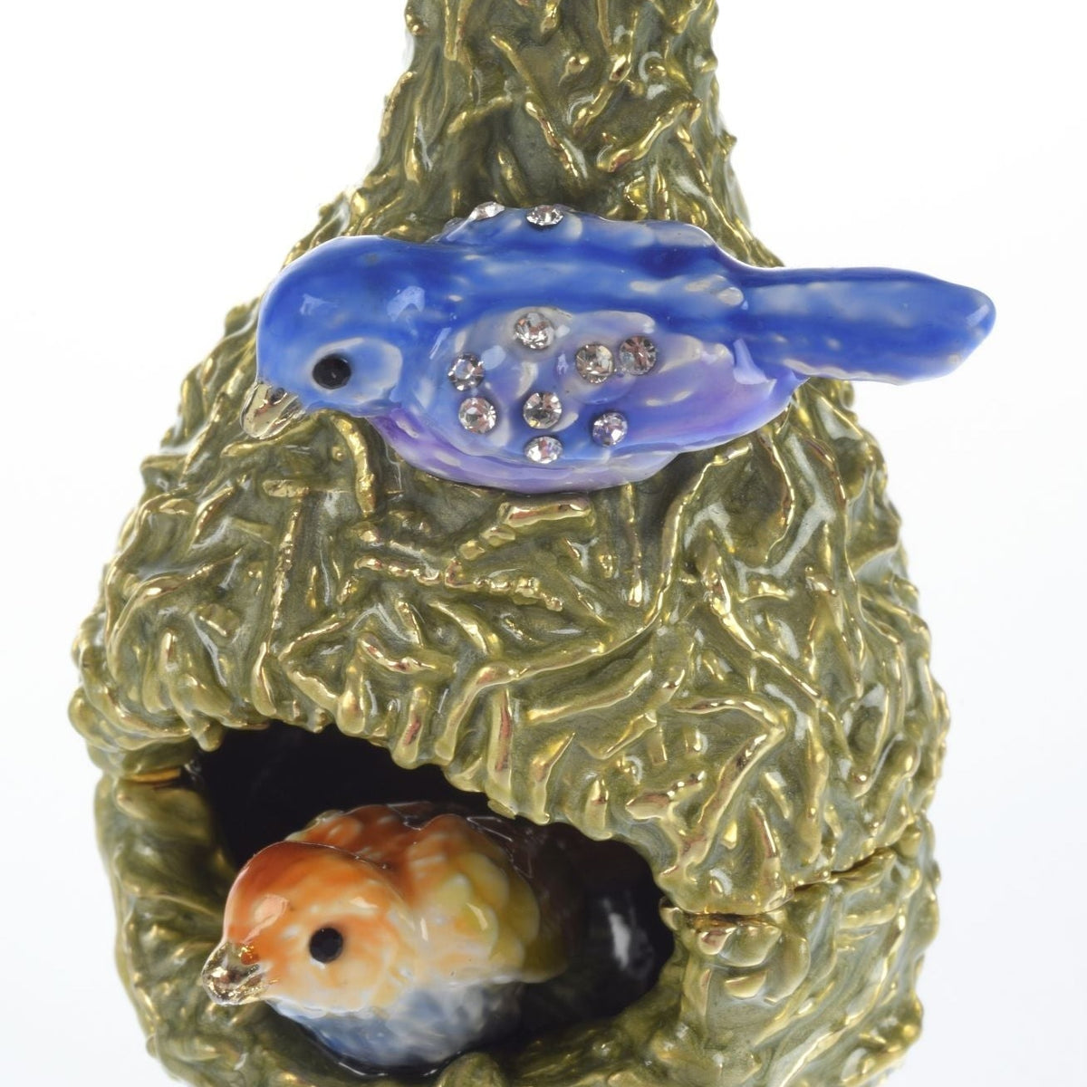 Boîte à bijoux avec deux tourtereaux dans un nid