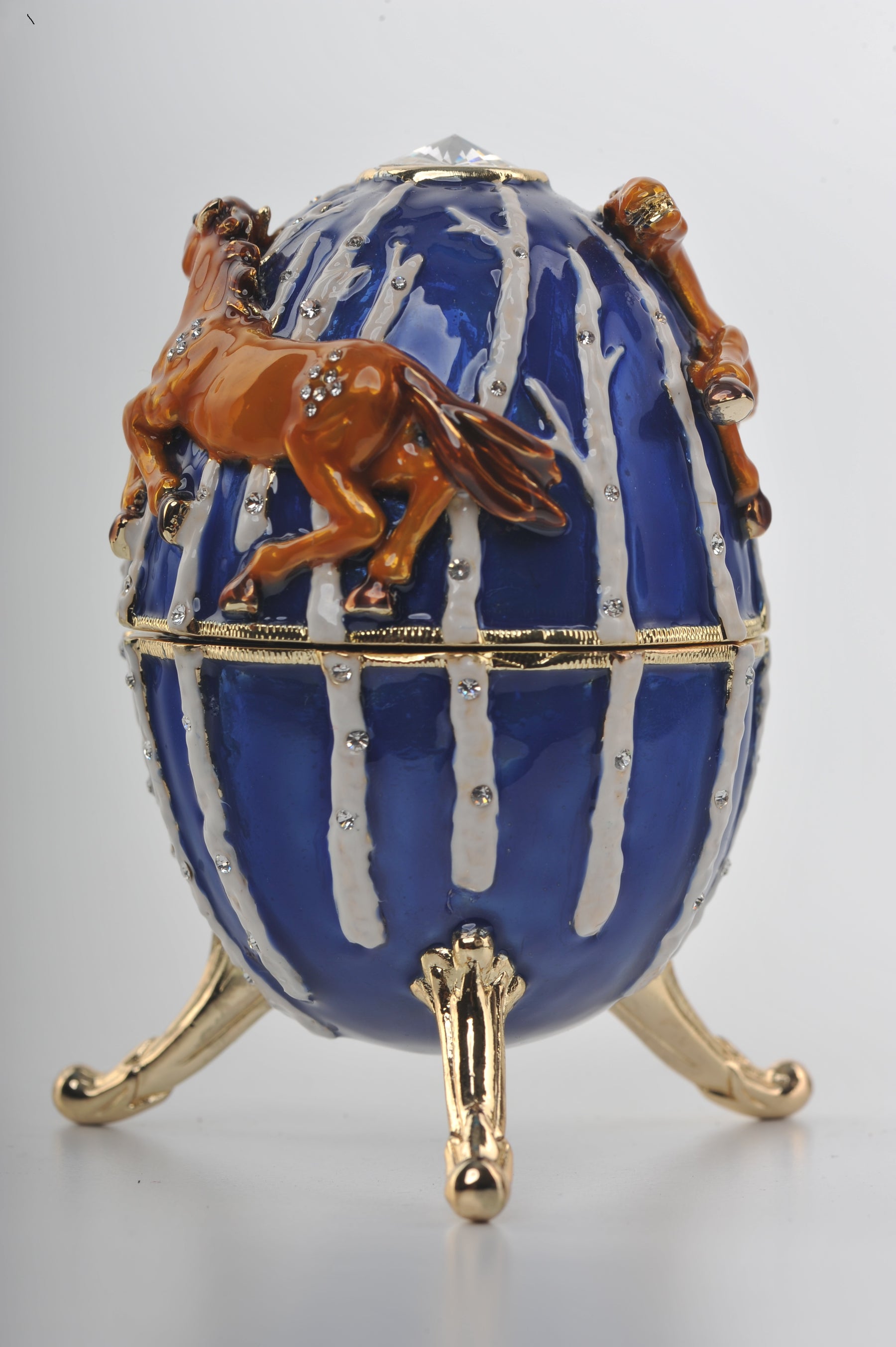 Boîte à bijoux en forme d'œuf de Fabergé bleue avec chevaux bruns