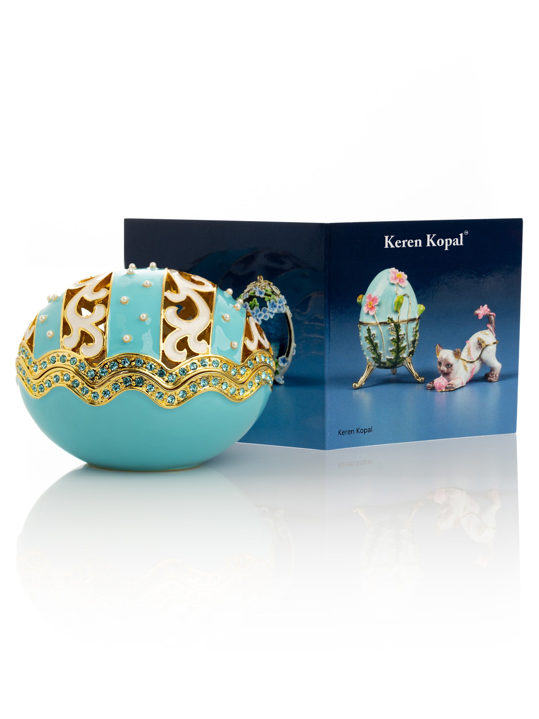 Œuf de Fabergé décoré en bleu