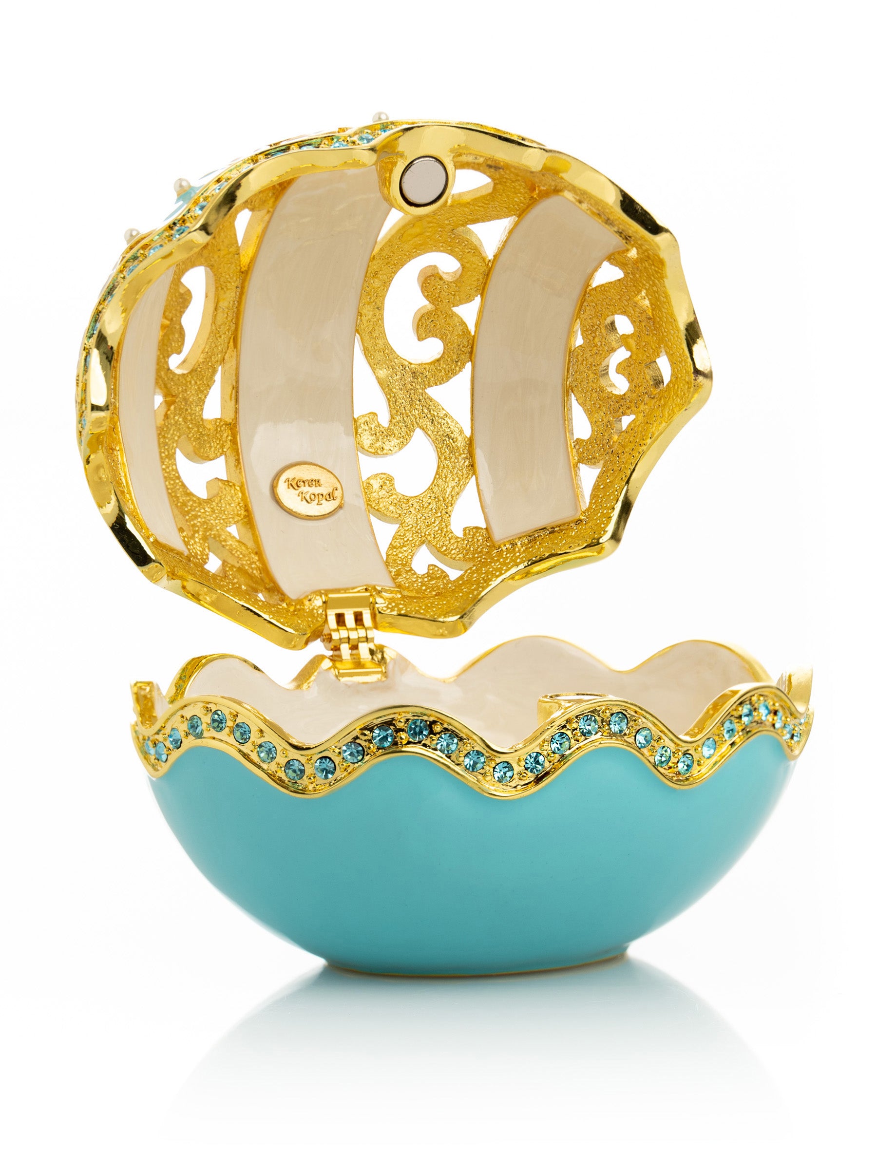 Œuf de Fabergé décoré en bleu