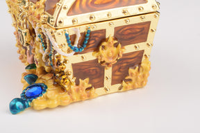 Boîte au trésor avec des perles à l'intérieur