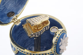 Oeuf de Fabergé bleu avec piano à l'intérieur