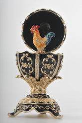 Oeuf de Fabergé noir avec un poulet à l'intérieur