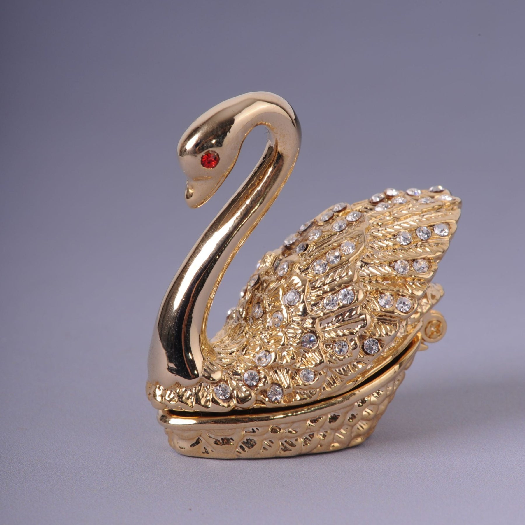 Keren Kopal Golden Swan With Red Eyes  26.75