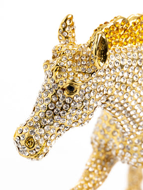 Grand cheval doré décoré de cristaux blancs