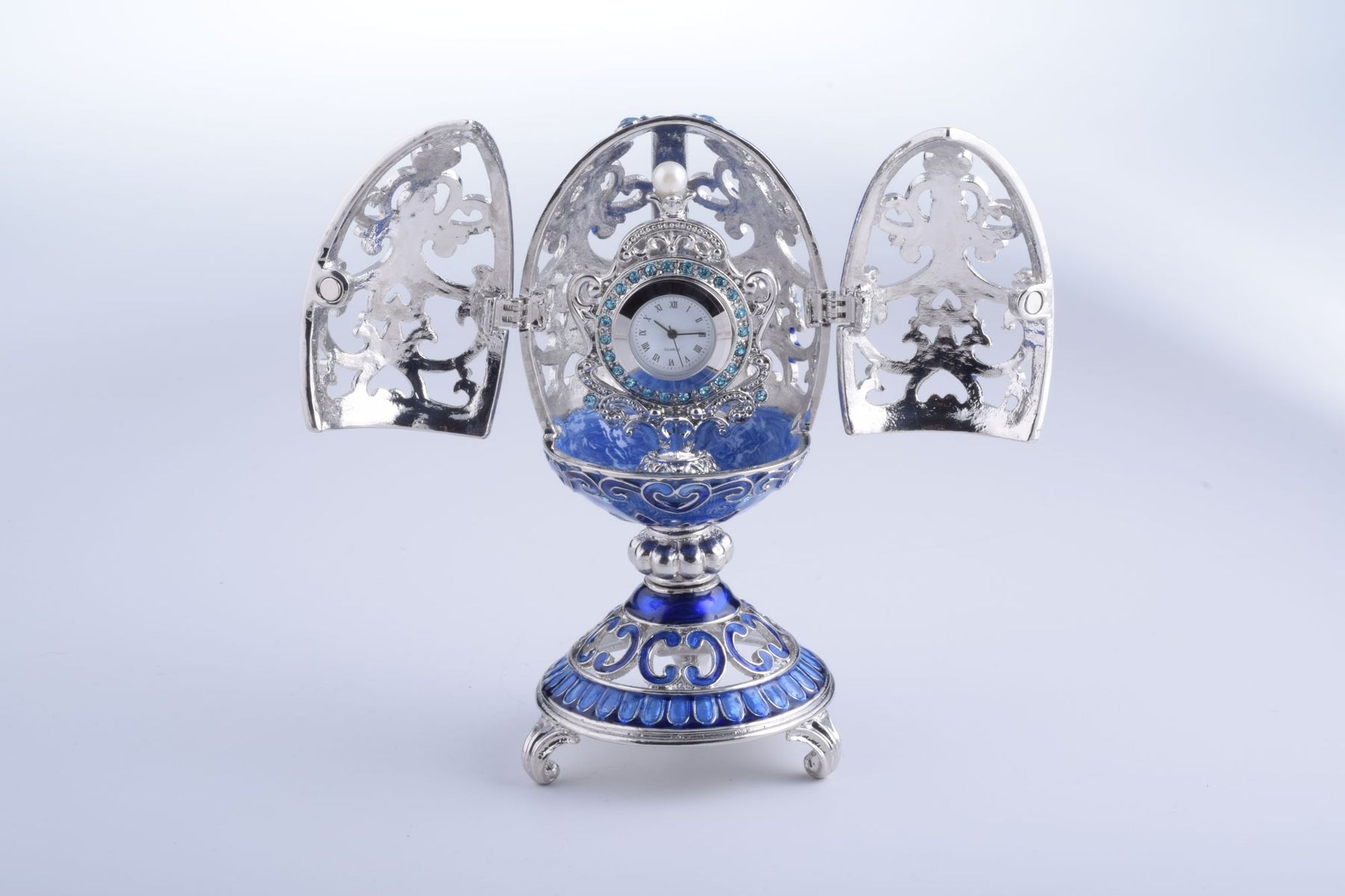 Oeuf Fabergé argenté et bleu