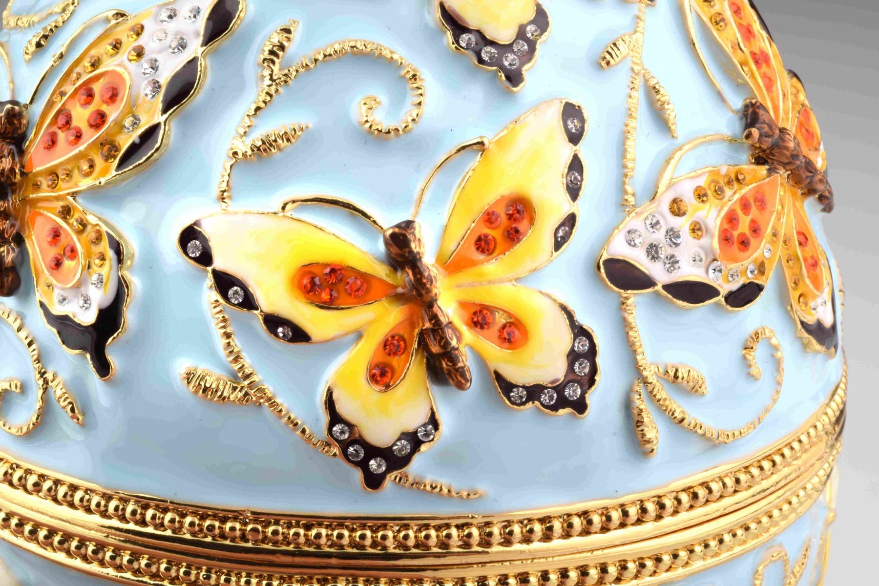 Blaues Fabergé-Ei mit gelben Blumen