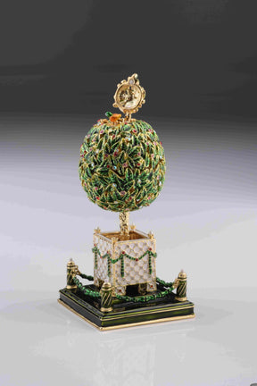 Lorbeerbaum-Fabergé-Ei mit bunten Kristallen