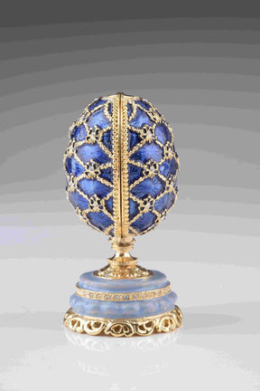 Blaues Fabergé-Ei mit Schloss im Inneren