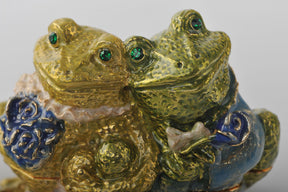 Keren Kopal Just Married Frog Couple  54.50