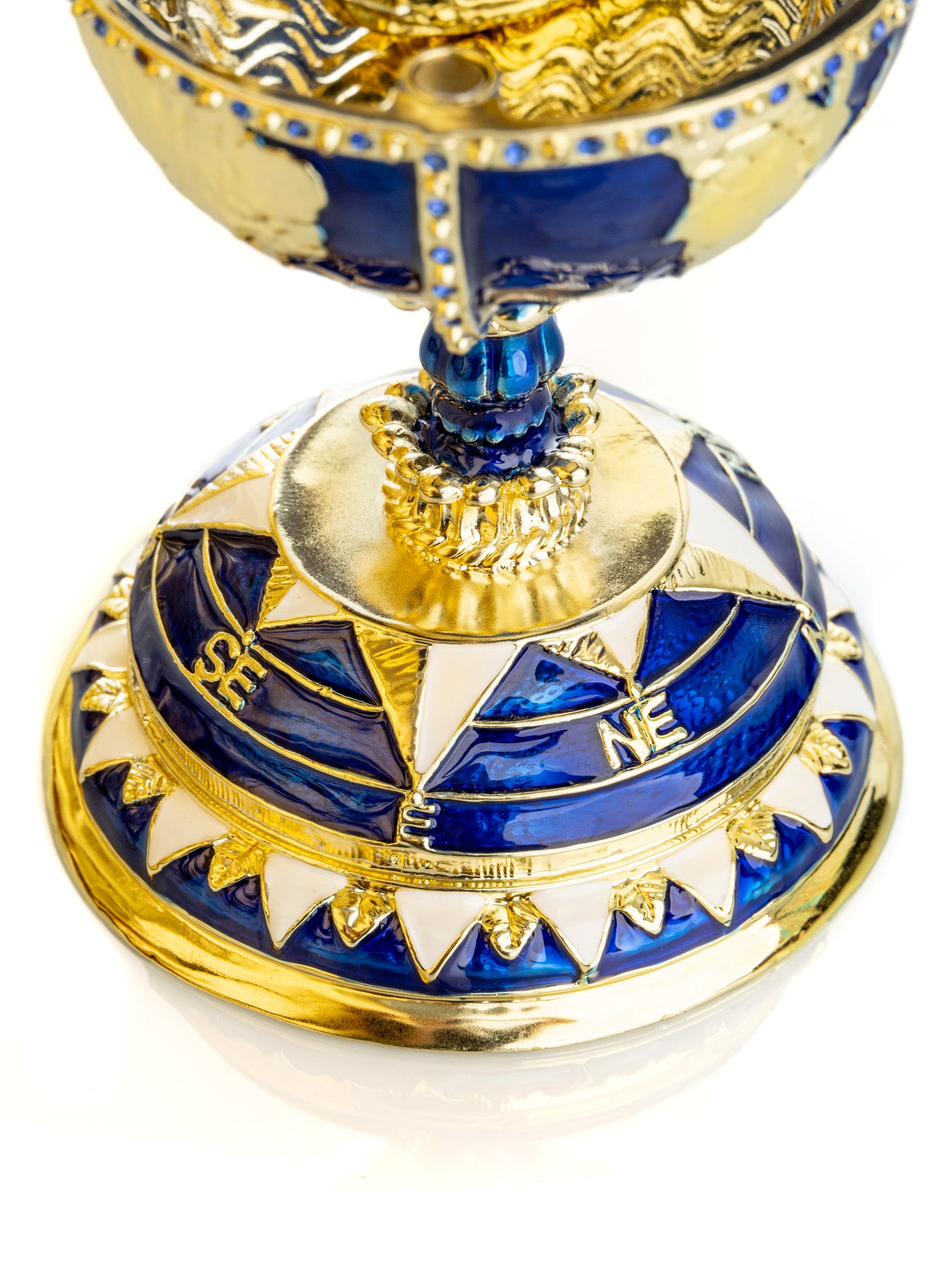 Globus Fabergé-Ei mit Segelschiff
