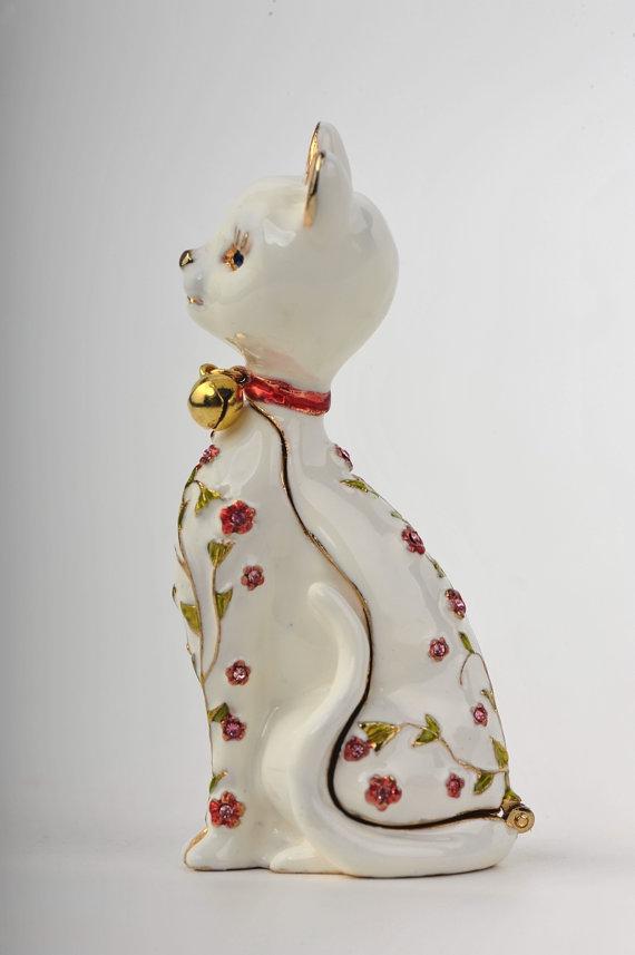 Keren Kopal White Cat with Flowers  52.00