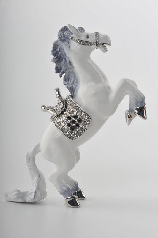 Keren Kopal White Horse  86.50